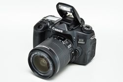 ここが違う! 「EOS 8000D」と「EOS 70D」 - EOS 8000Dはミドルクラス