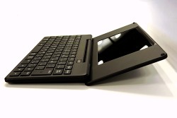 キングジムの名機「乾電池で動くデジタルメモ」ポメラがバッテリー式に