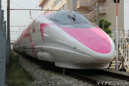 JR西日本500系「ハローキティ新幹線」報道公開、内装は? 写真93枚