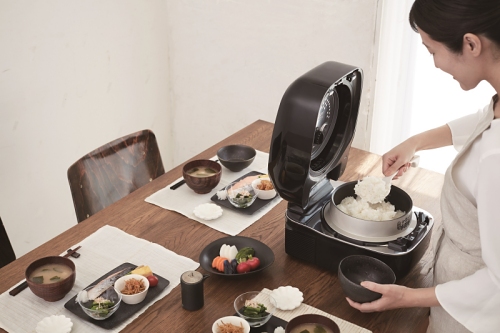 東芝、3合を約38分で炊き上げる真空圧力IHジャー炊飯器 | マイナビニュース