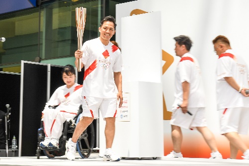 オリンピック聖火リレー - ランナー公式ユニフォームと募集概要を発表