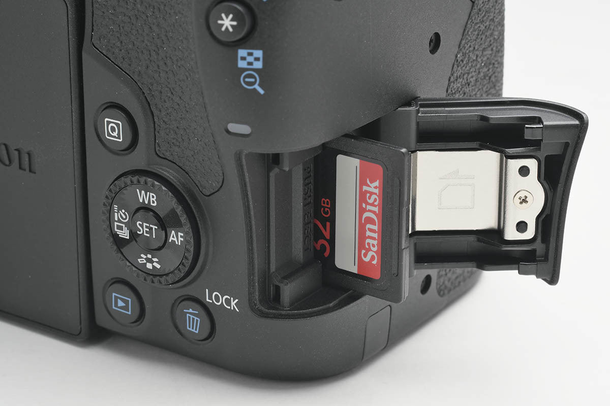 キヤノン「EOS Kiss X10i」レビュー 上位機種のお株を奪う装備＆機能