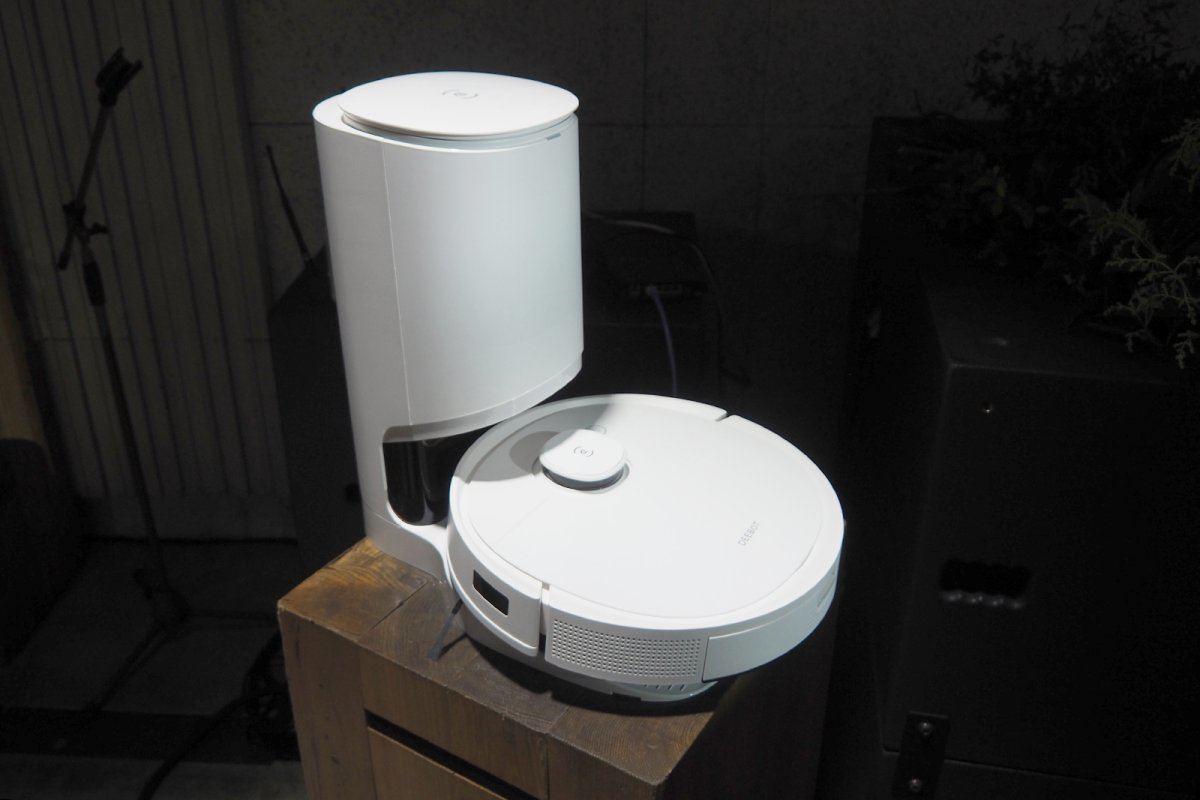 エコバックスの新型ロボット掃除機「DEEBOT T9」、吸引掃除と水拭きが