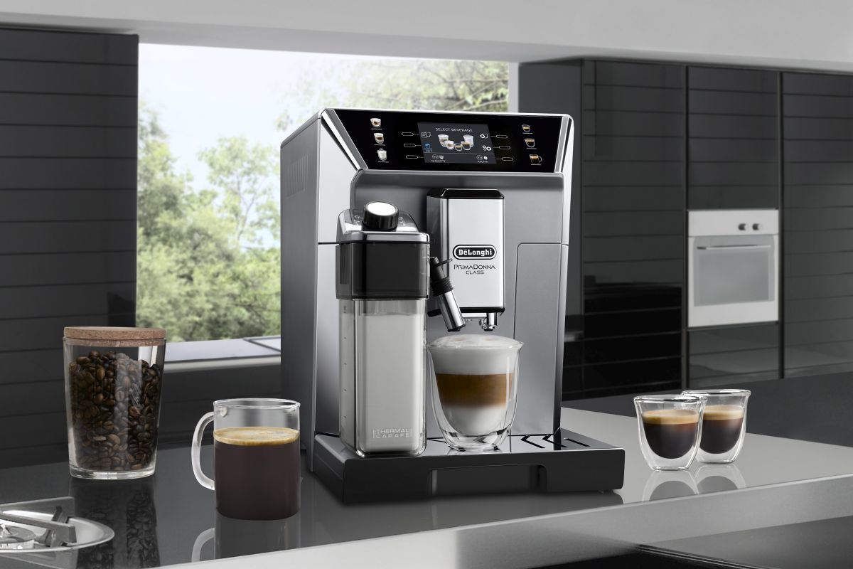デロンギ、全自動コーヒーマシンの新たな最上位「プリマドンナ クラス