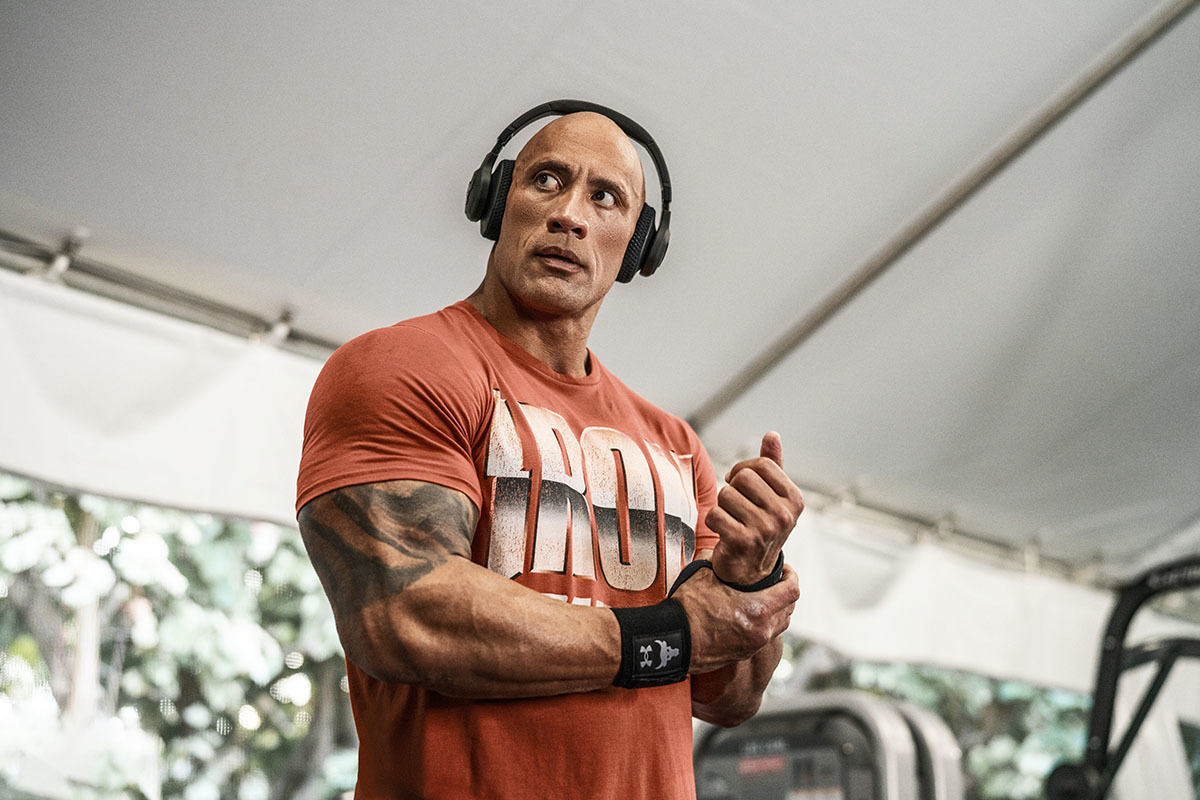 白い“THE ROCK”監修ヘッドホン発売。JBL×アンダーアーマーコラボ