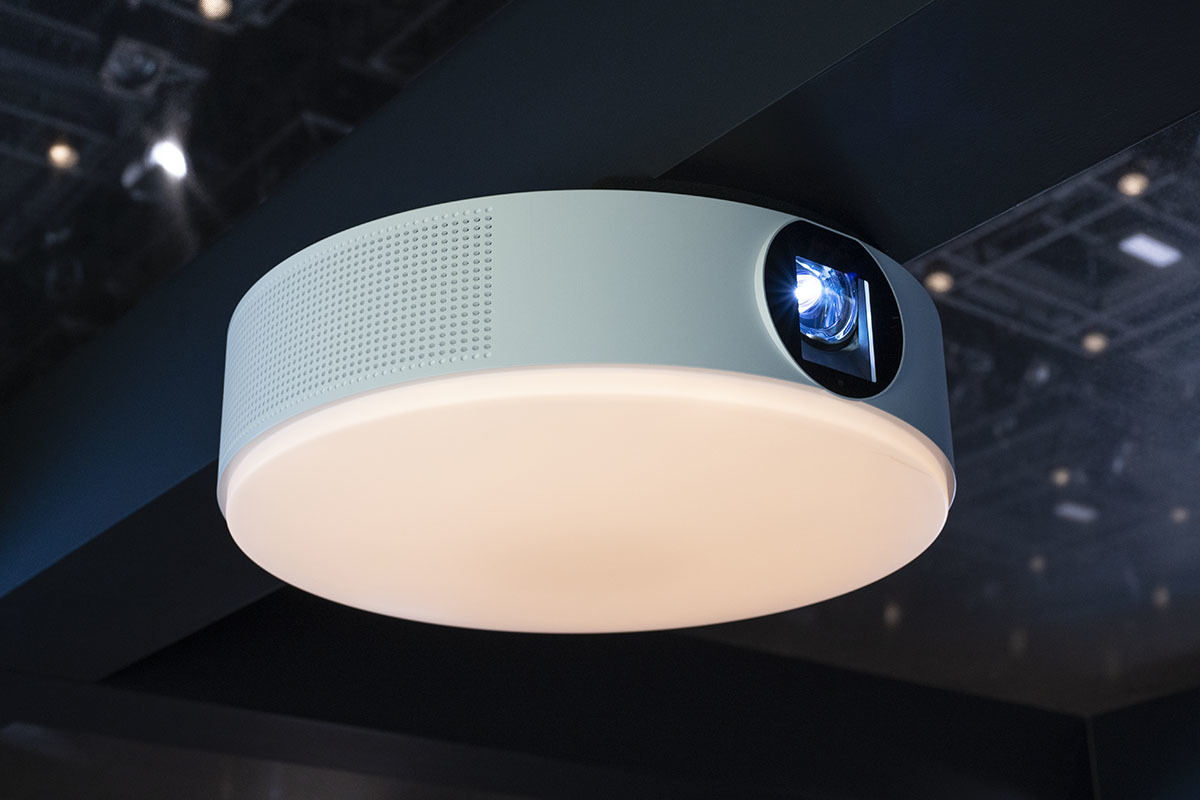 Anker、天井から映像を映せるAndroid TVプロジェクタ「Nebula Nova