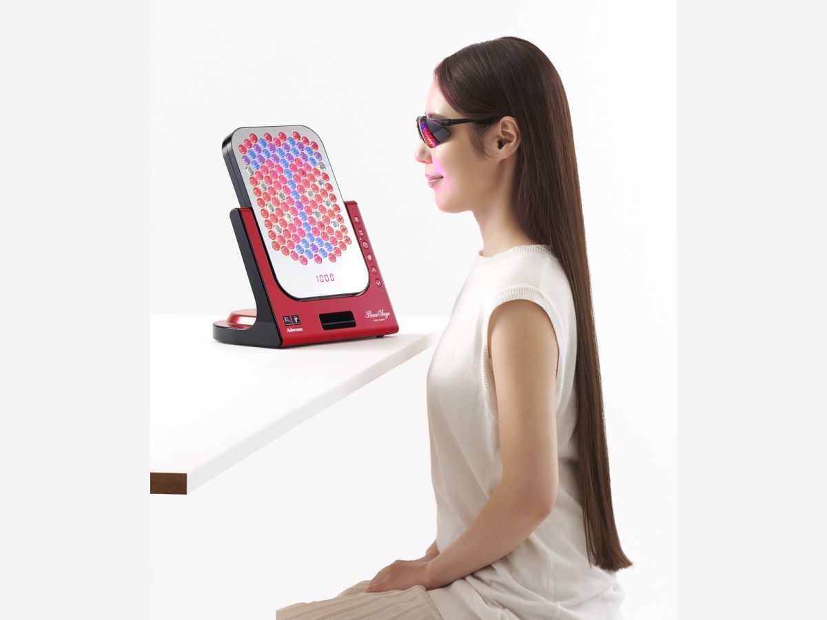 アデランス、顔などに光を当てるLED美容照射パネル「BeauStage VIRUGA