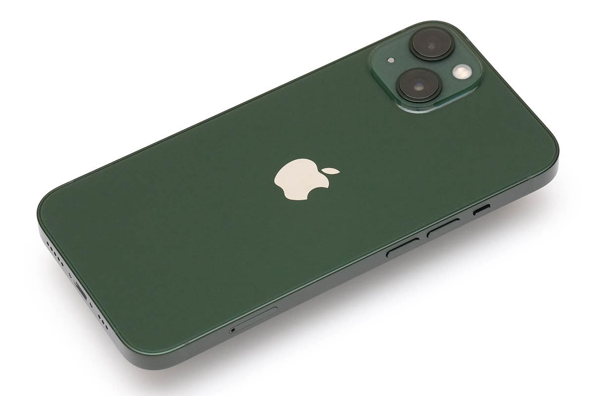 iPhone 13シリーズの新色「グリーン」を入手！ 深みのある色合いが魅力