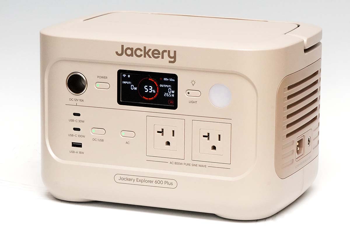 リビングになじむ色のポータブル電源 Jackeryがサンドゴールドカラーを