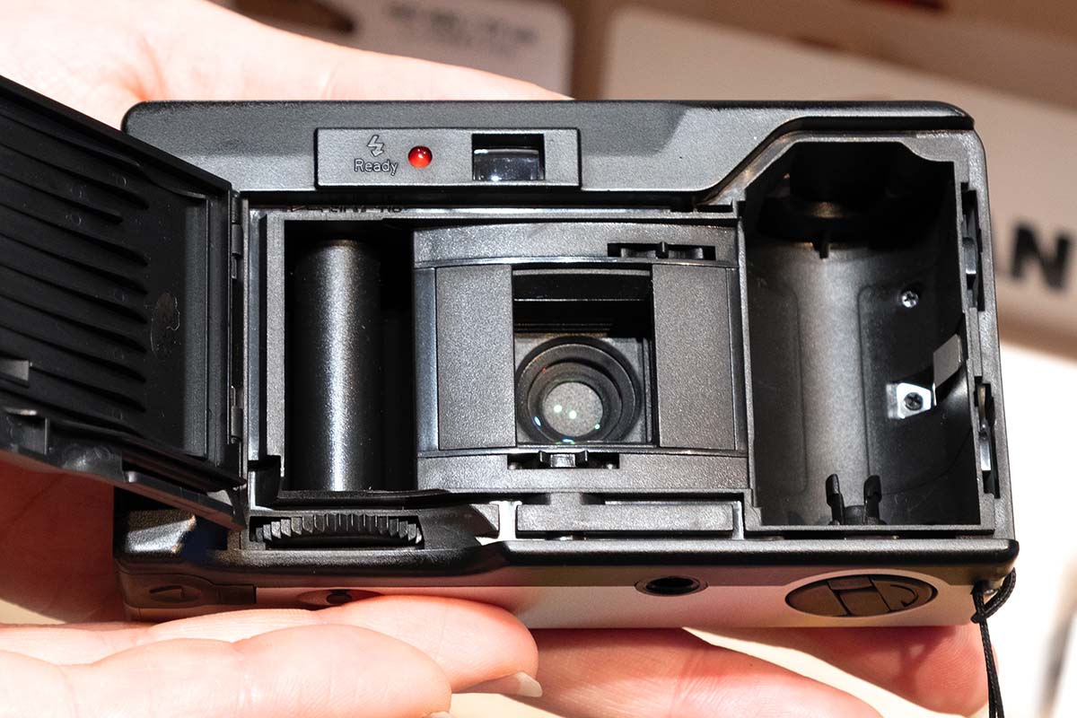 Z世代のフィルムカメラブーム、驚きだらけ ネガは捨てる、オリンパスμ