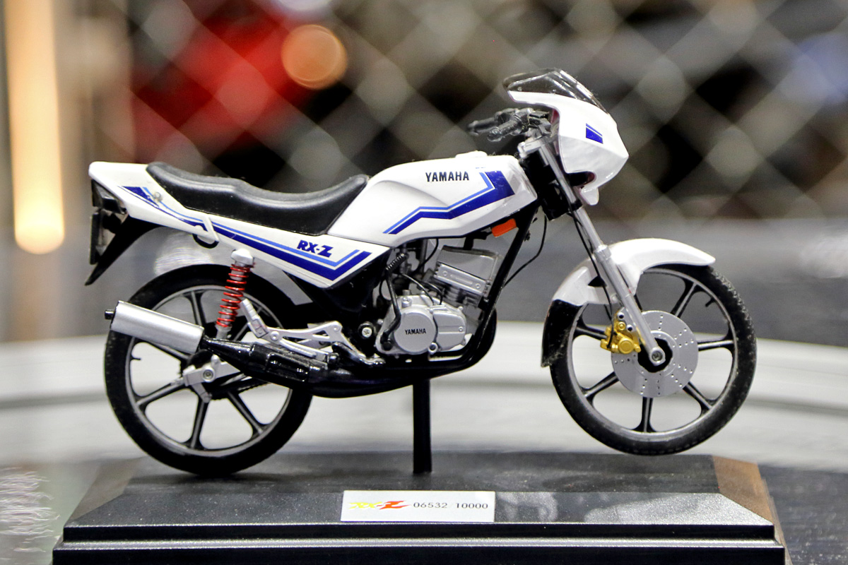 ヤマハのバイクにエンジンを追加搭載? マレーシアのカスタムシーンが