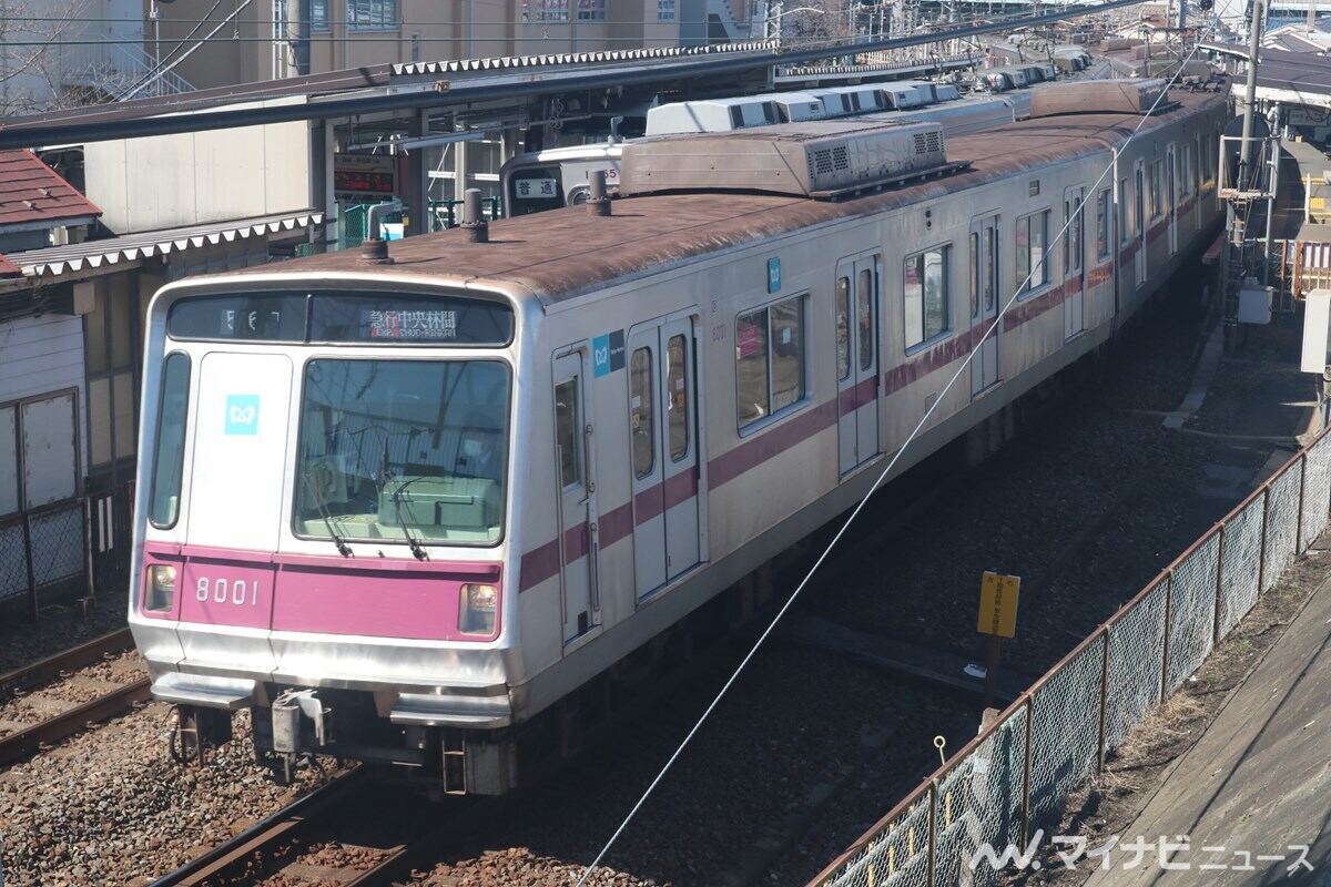東京メトロ、引退迫る8000系＆引退した6000系・7000系が並ぶ撮影会