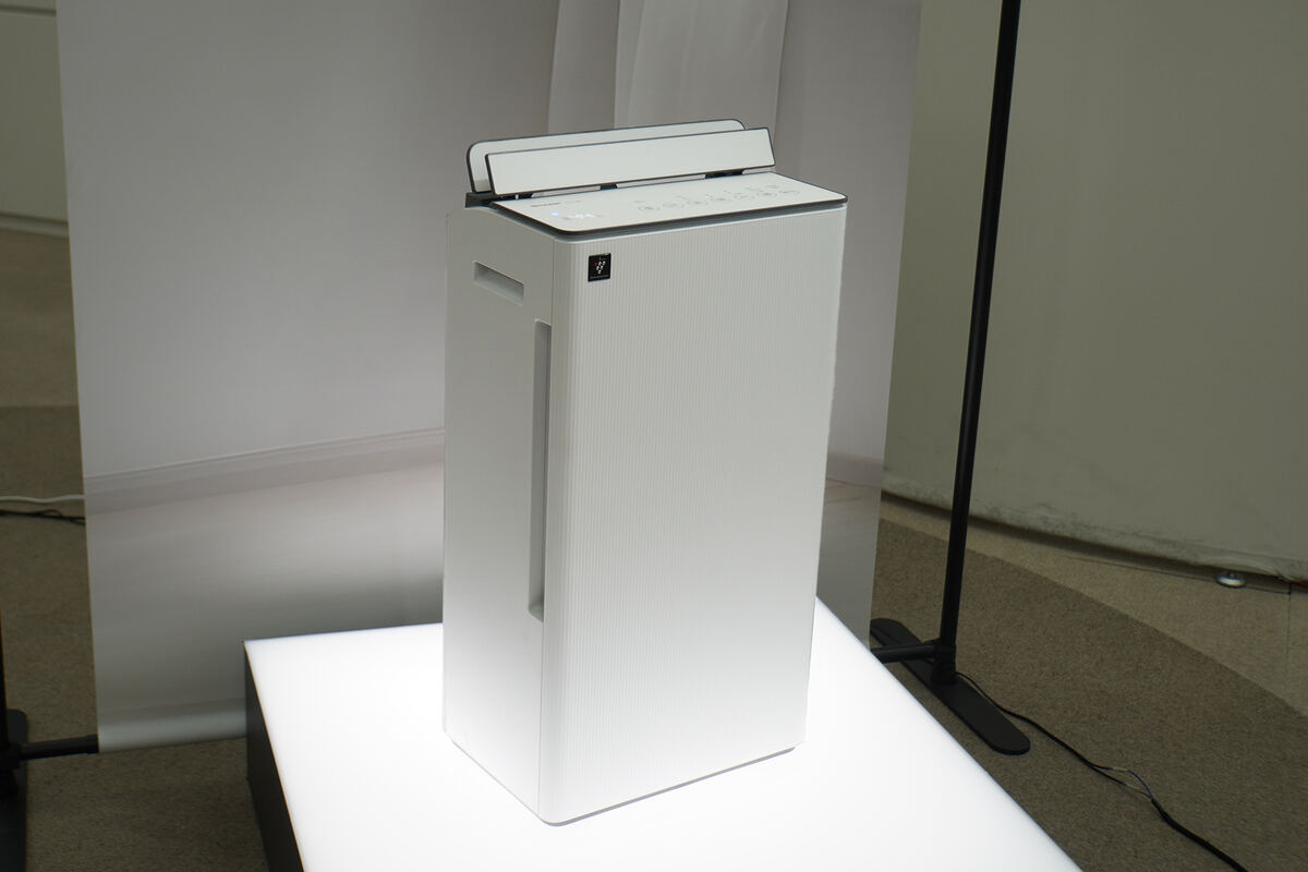 シャープの新しい衣類乾燥除湿機は「運転音の静かさ」に注目。除湿