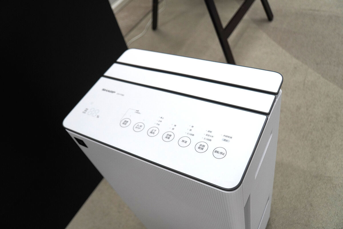 シャープの新しい衣類乾燥除湿機は「運転音の静かさ」に注目。除湿