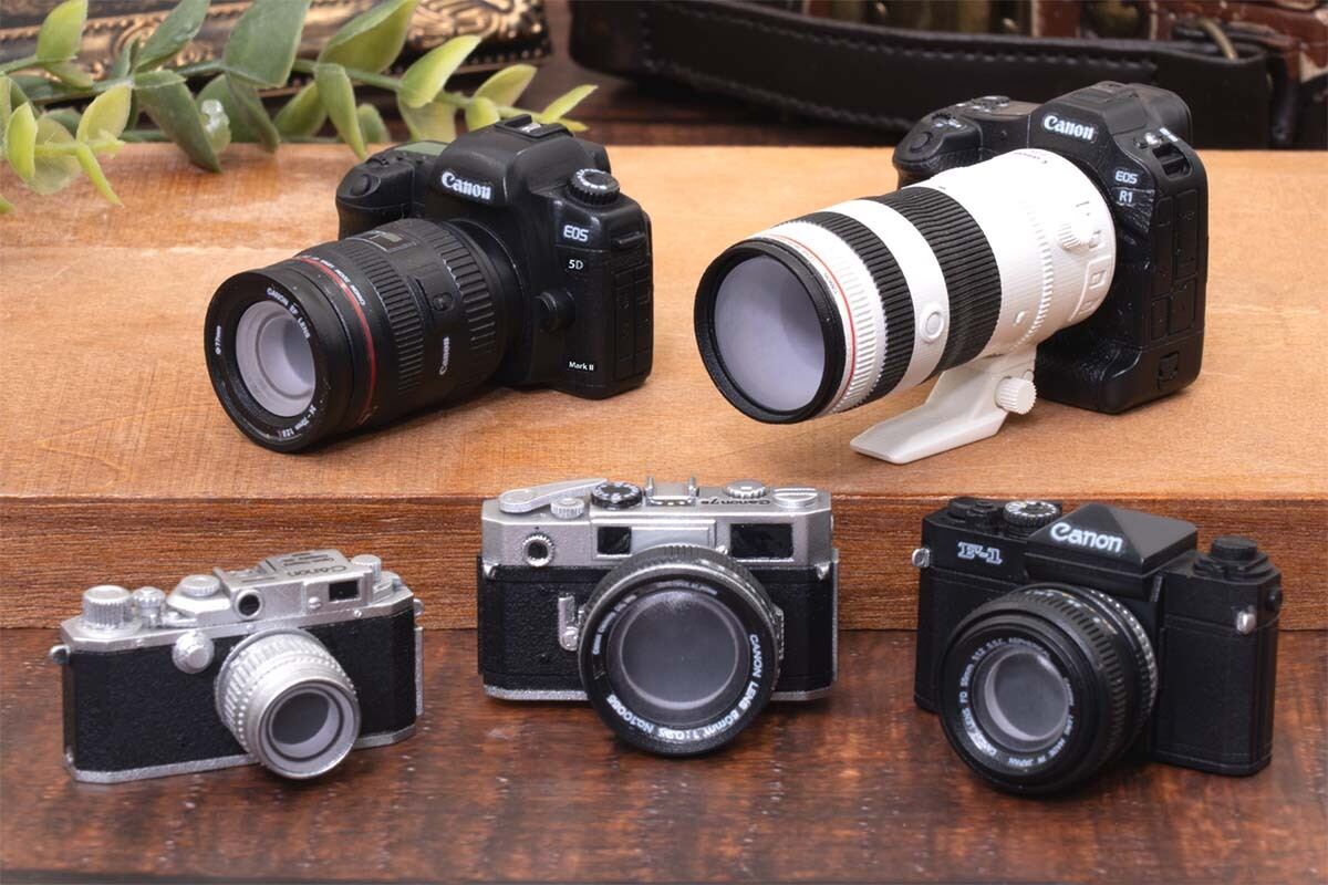 キヤノン「EOS 5D Mark II」などの名機がガシャポンのミニチュアサイズ