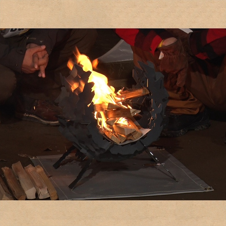 上手に焼けました！」の声が聞こえてくる…？ 肉焼き用の焚き火台ほか