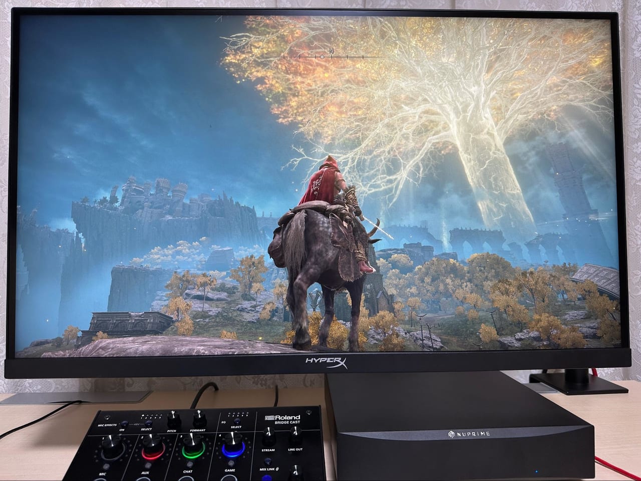 モニターアーム付属のゲーミングモニター「Armada 27」からモニター