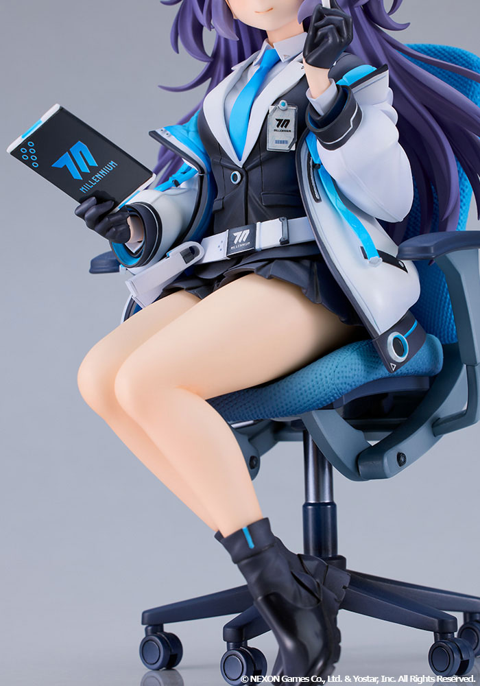 ブルーアーカイブ -Blue Archive-』より「早瀬ユウカ」が、デスク