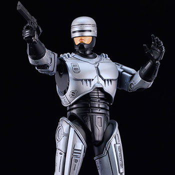 映画『ロボコップ』シリーズよりロボコップと、ジェットパックを装備の