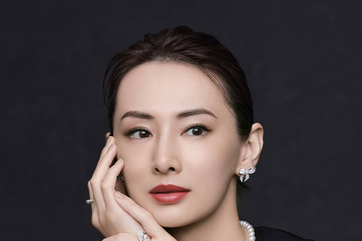 39歳 北川景子 白ブラウスで輝く美貌！カレンダー発売に「エレガントで