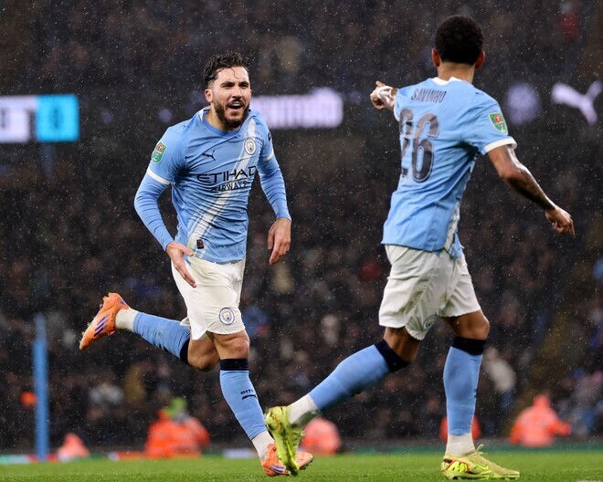 マンC新10番のゴラッソ「上手すぎて笑えない」巧みなフェイント→強烈