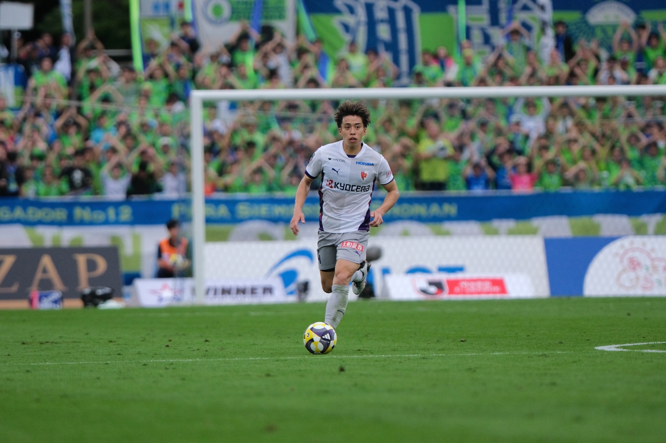 足下のテクニックが高く、後方からのビルドアップに貢献できるCBが大半