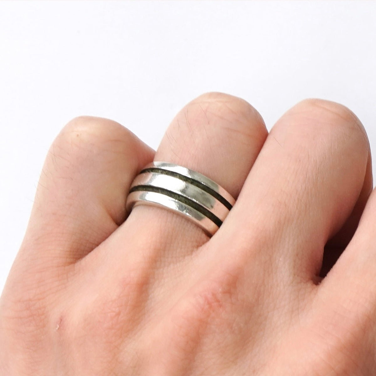 Tiffany &Co. グルーブドダブルリング