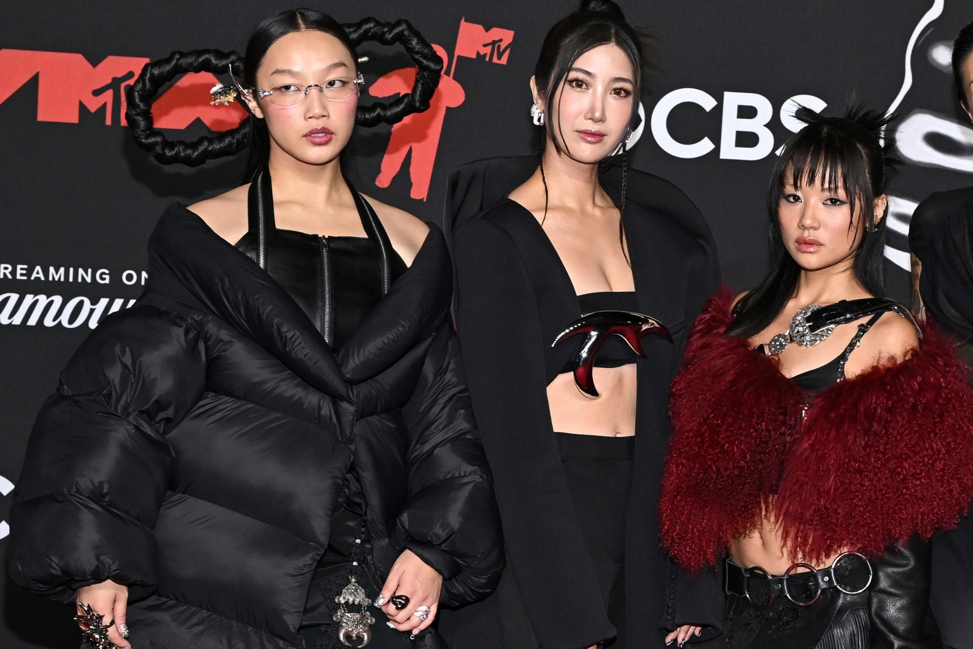 Japanese scholar says K-pop's roots lie in Korea's 1990s yearning