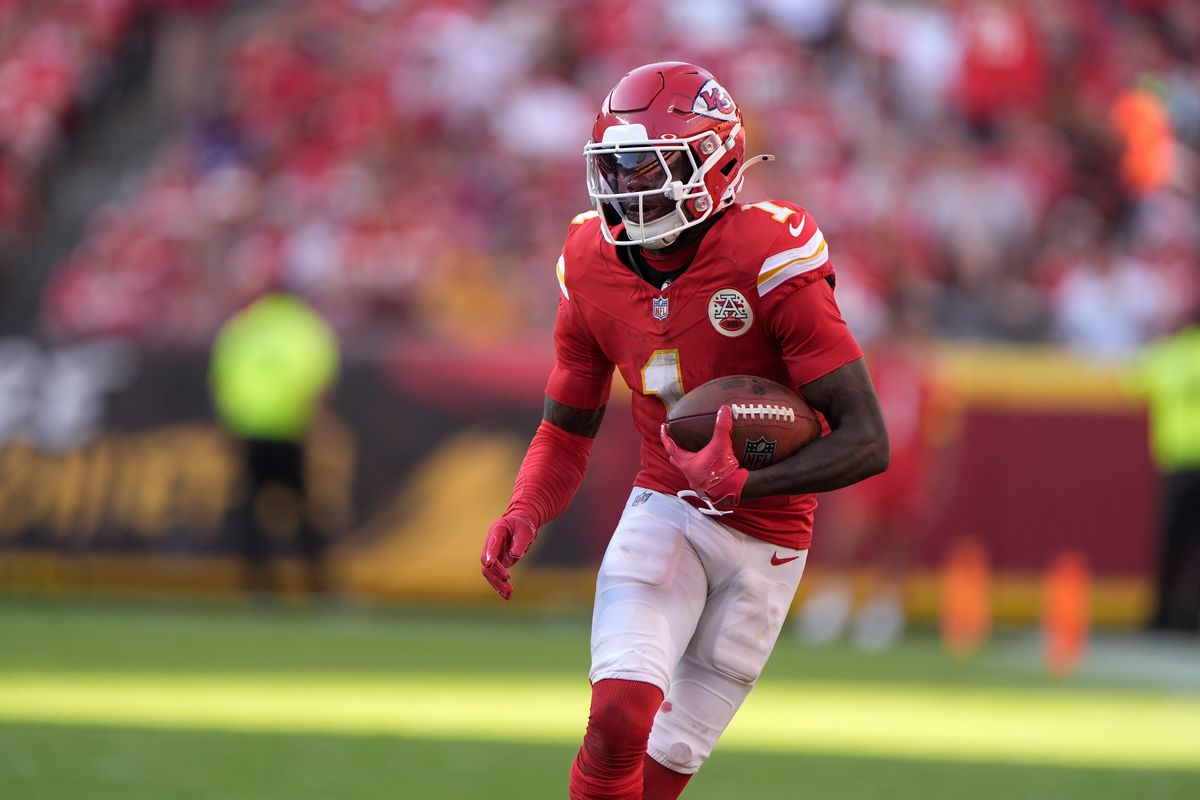 NIKEカンザスシティチーフスHUNT27番アメリカンフットボールジャージ