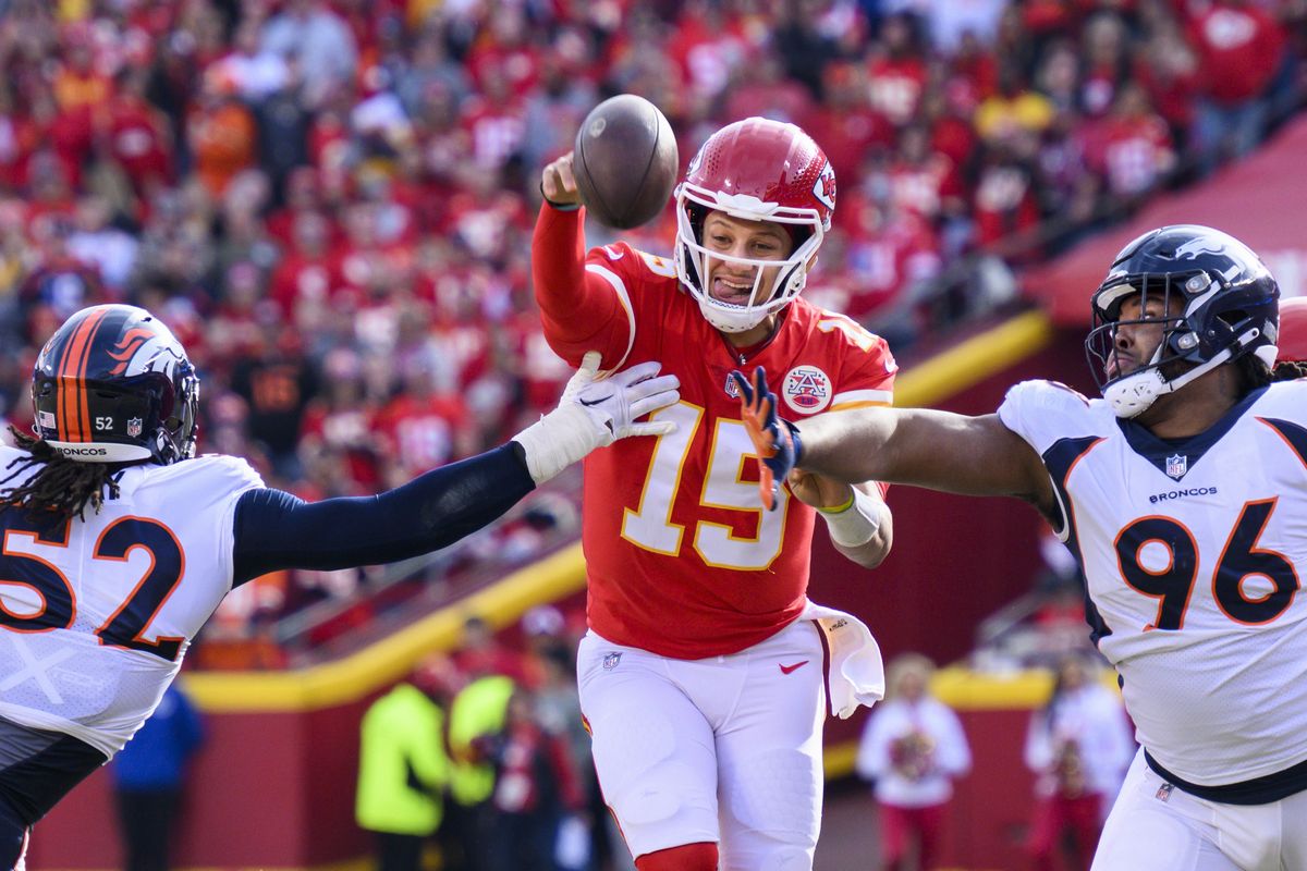 チーフスQBマホームズが複数シーズンで5,000ヤード超えを達成した3人目