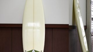 INSPIRE BUNNY HIP 中古ショートボード 5`11 デッキカーボンシステム