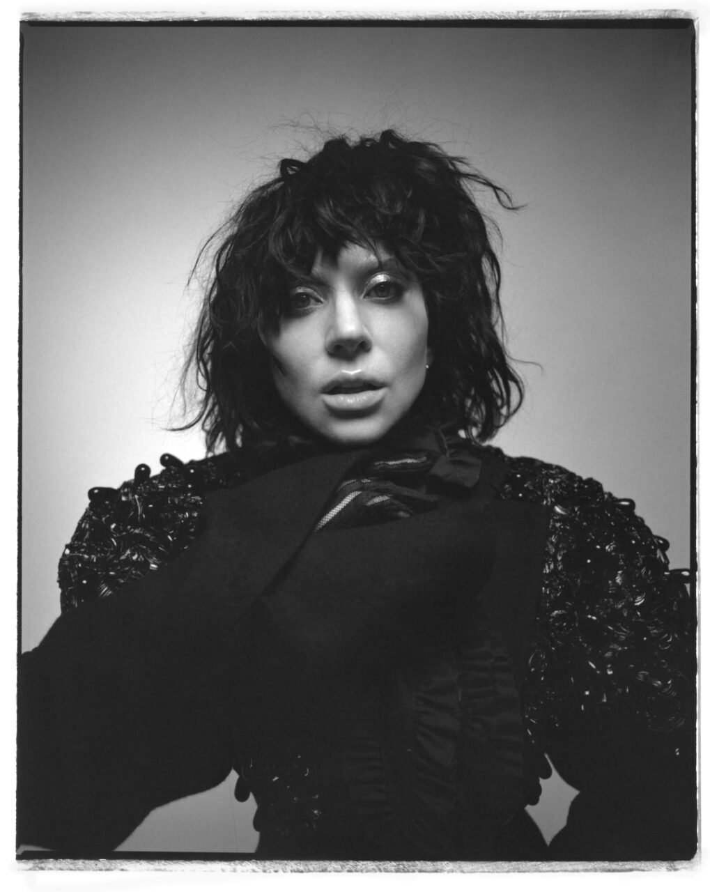 レディー・ガガ5年ぶり新作『MAYHEM』レビュー。ごった煮が魅力の