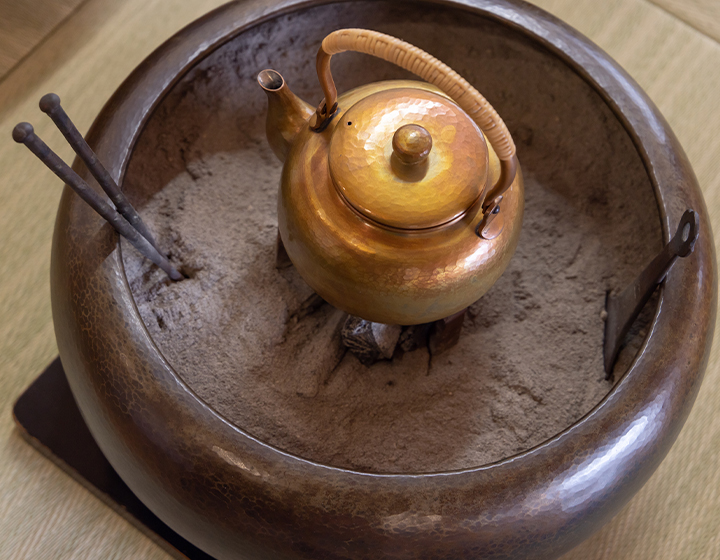 経年変化を楽しみ、世代を超えて受け継ぐ「島倉堂」の鎚起銅器／新潟県