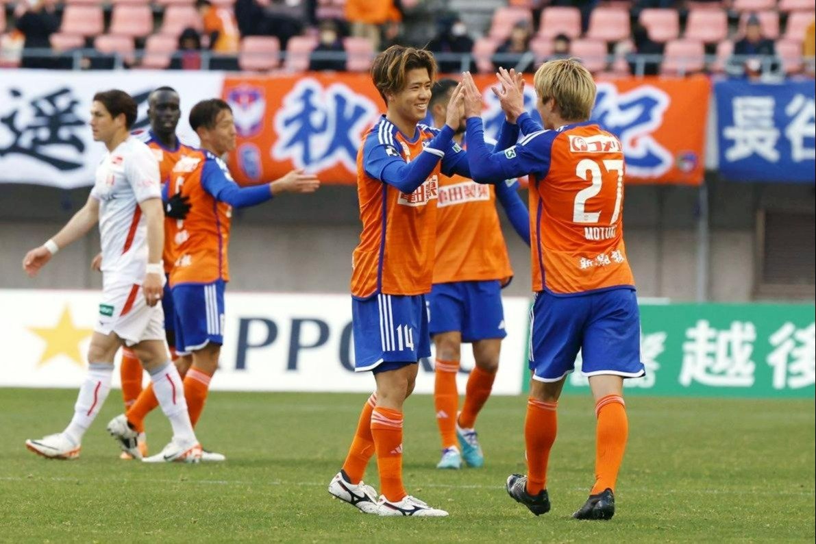 サッカーJ1・アルビレックス新潟］ビッグスワンが燃えたぜ！新加入