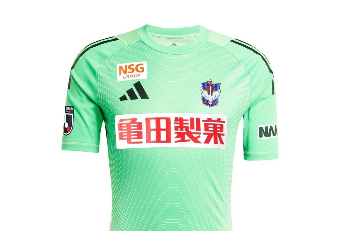 J1アルビレックス新潟］ファースト「黄緑」、セカンド「オレンジ