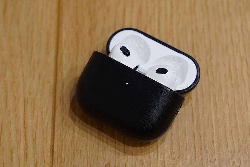 寝イヤホン用、ランニング用としてAirPods 第3世代を購入。NOMADの