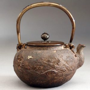 大名品】◇日本亀文 『拙家琵琶湖有東』芋頭形蝸牛耳 鉄瓶 亀文堂