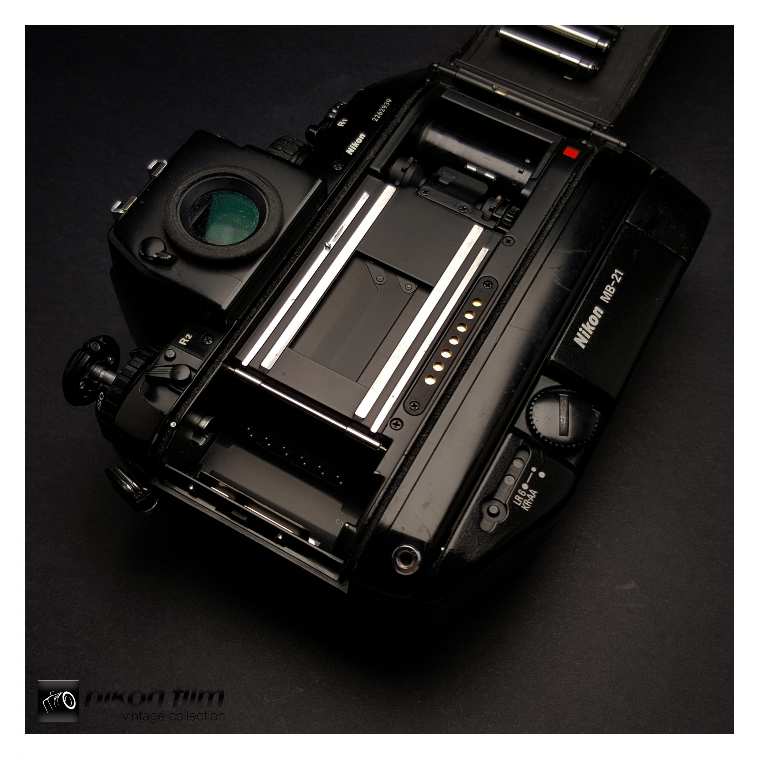 Nikon F4S (MB-21) - Boxed -