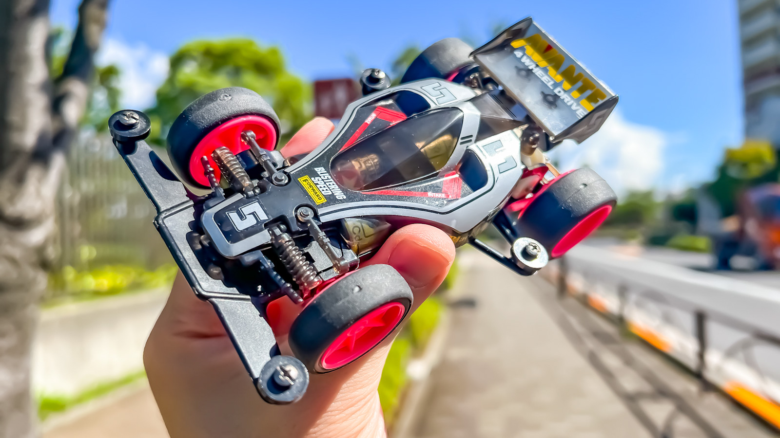 ボディカラーとステッカーの組み合わせに改めて感動するミニ四駆