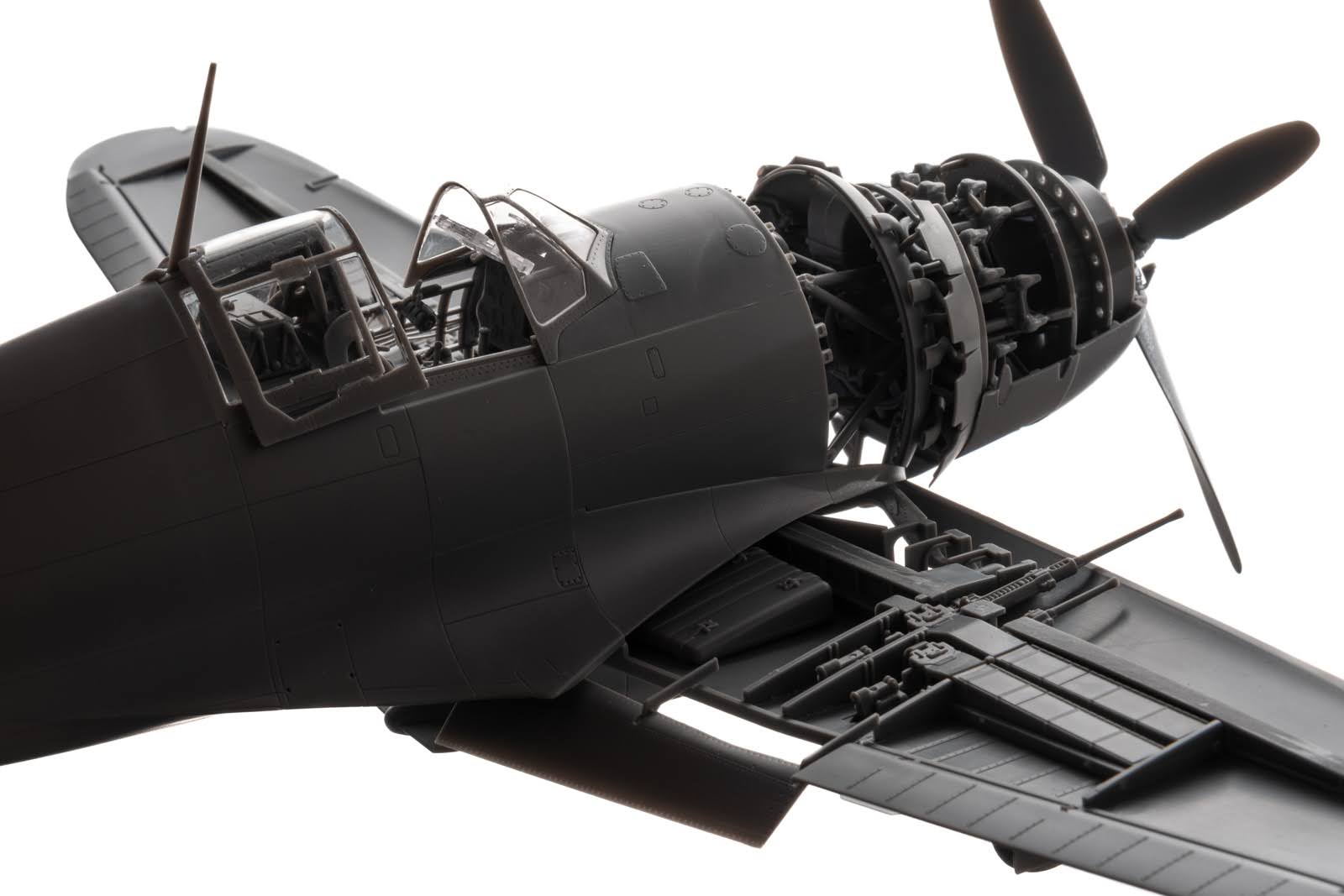 究極の雷電はあなたの年末年始を輝かせる最高の飛行機模型！「SWS 1/32