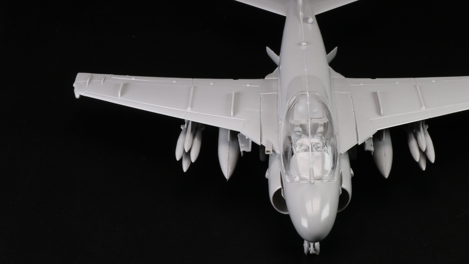 ハセガワの定番キット 1:72 アメリカ海軍 A-6E イントルーダーで「鉄の