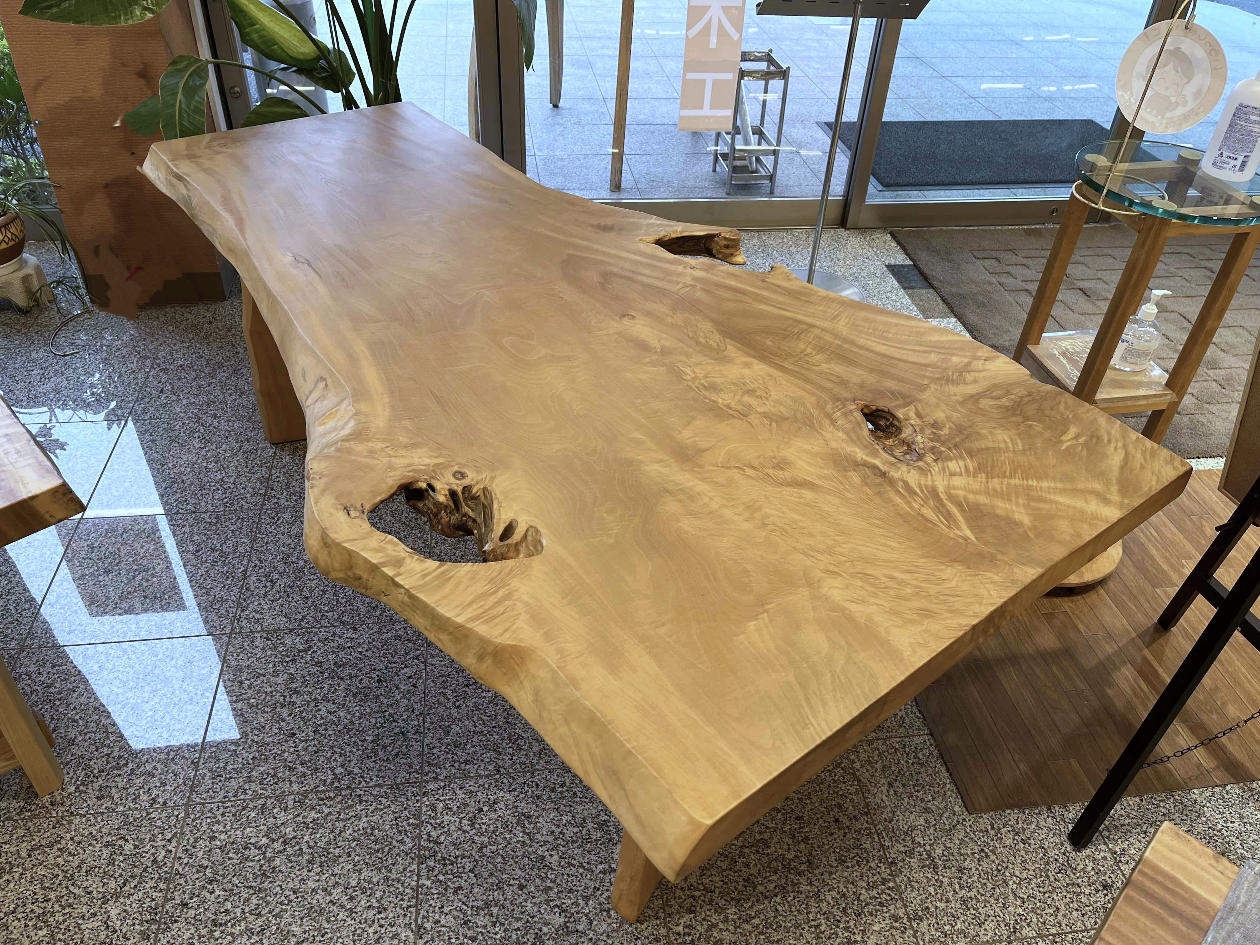 トチノキ一枚板 | 家具の西口木工