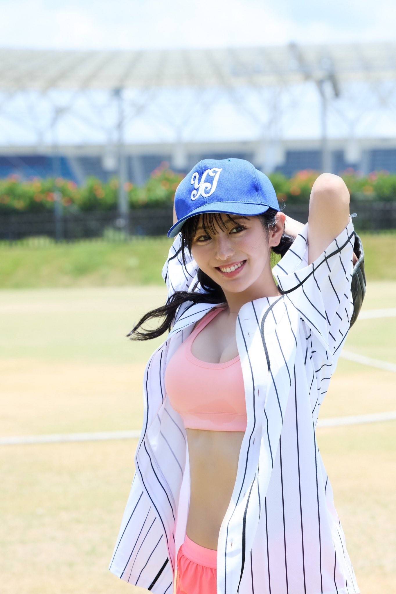 慶應大チア部出身〝女子アナ史上最高峰美ボディショット〟が大反響