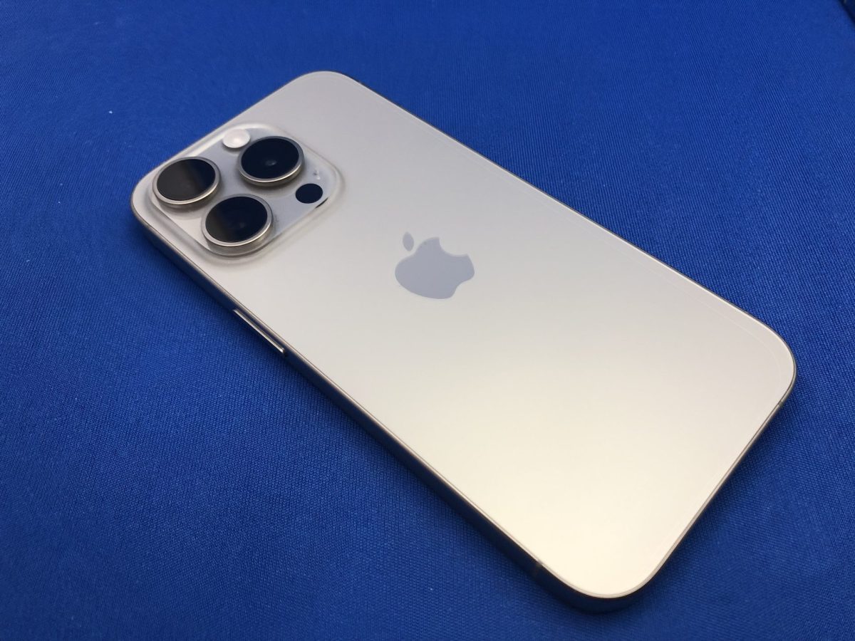 iPhone 15 Pro ナチュラルチタニウム の色味 – しあわせなITせいかつ