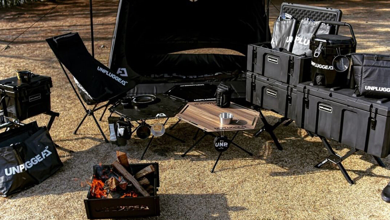オシャレなブラックギアが揃う「アンプラグドキャンプ」で始めよう