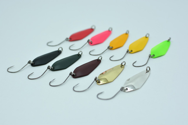 エリアトラウトにちょうど良さそうなスプーンとワレットのセットを