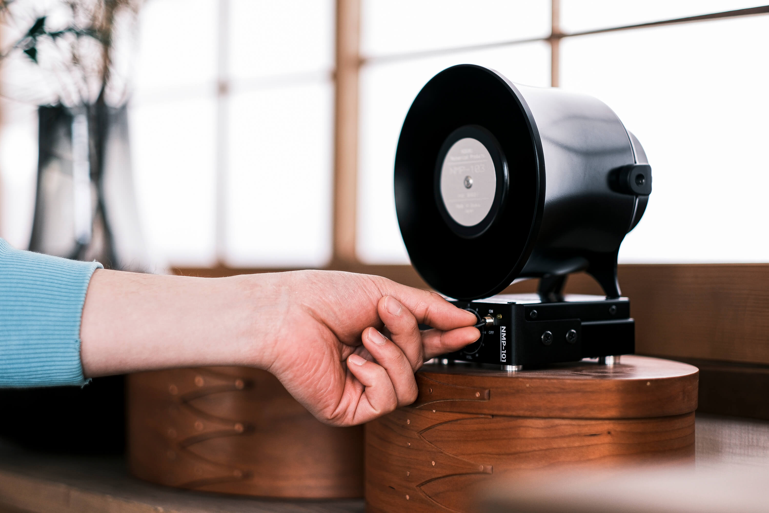 スタックアンプ/金属製ホーンスピーカー型【ブラック】 | ノボル電機製作所