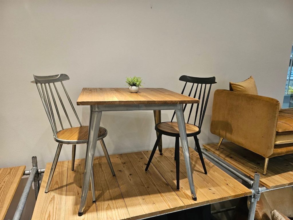 ダイニングテーブルご紹介】 - スタッフブログ