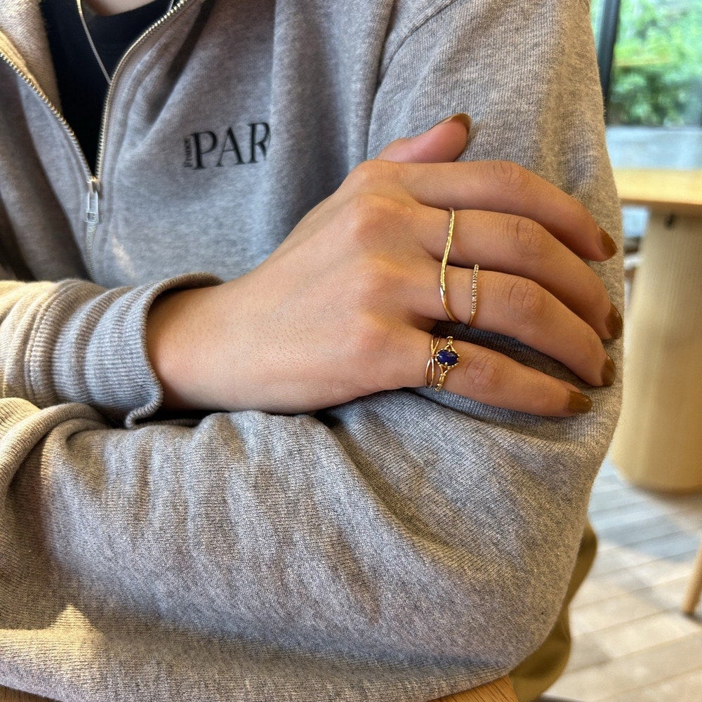 SAORIさんご着用】ゴールドラピスラズリピンキーリング｜ピンキー