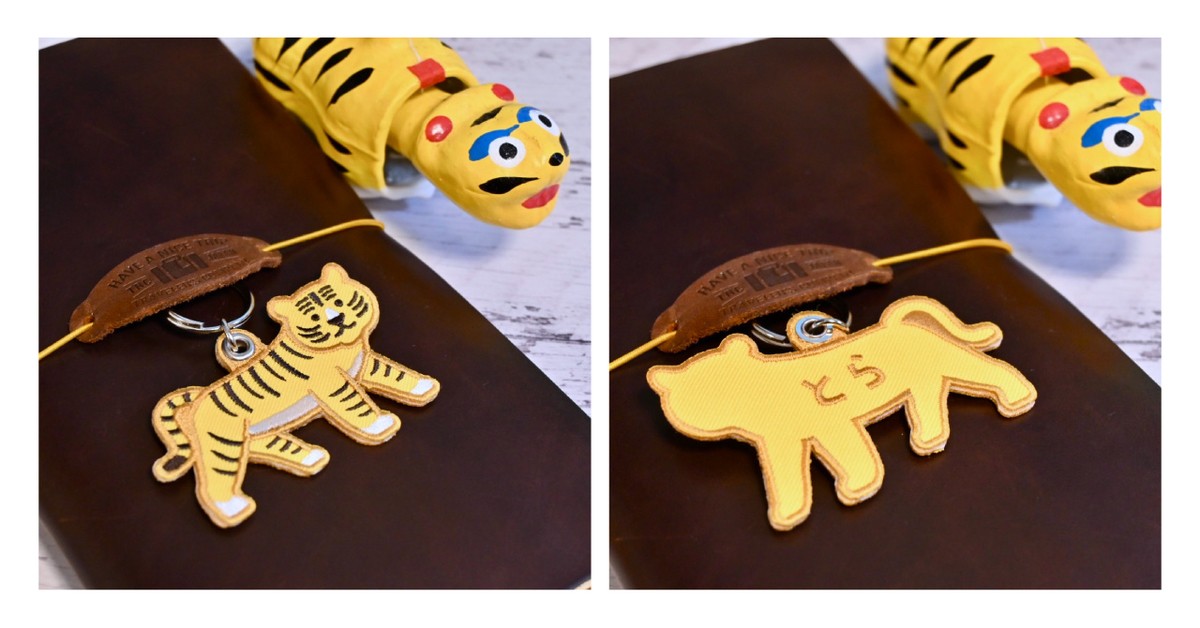 トラのキーホルダーをトラベラーズノートに装着したら可愛かった！